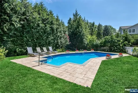 10 Beechwood Road Ho-ho-kus NJ 07423