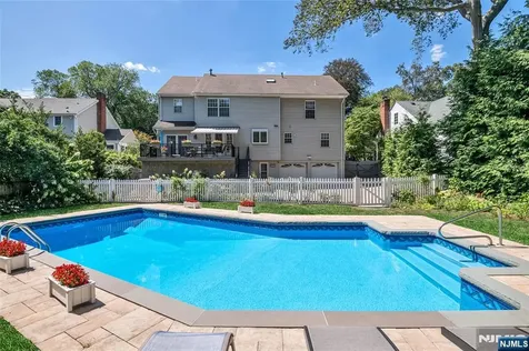 10 Beechwood Road Ho-ho-kus NJ 07423