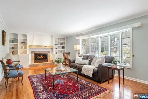 10 Beechwood Road Ho-ho-kus NJ 07423
