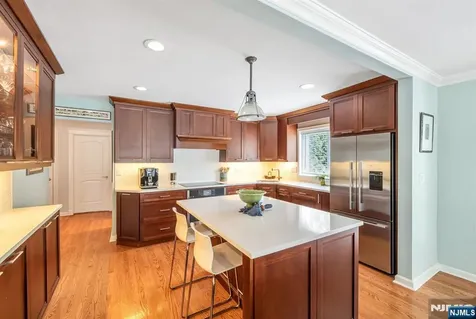 10 Beechwood Road Ho-ho-kus NJ 07423