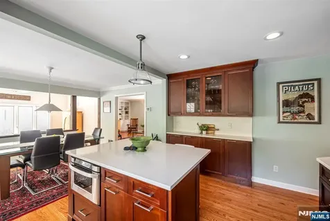 10 Beechwood Road Ho-ho-kus NJ 07423