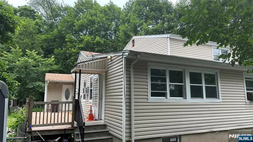 69 Riverside Oakland NJ 07436