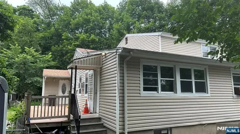 69 Riverside Oakland NJ 07436