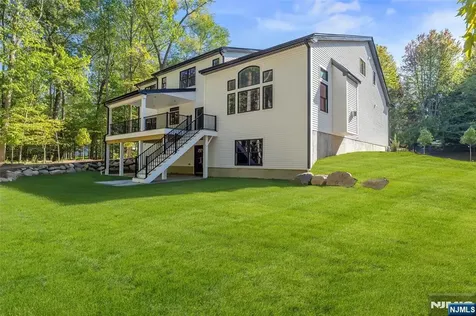 704 Orangeburgh River Vale NJ 07675