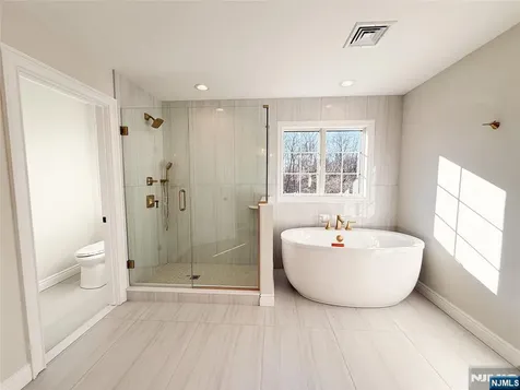 704 Orangeburgh River Vale NJ 07675
