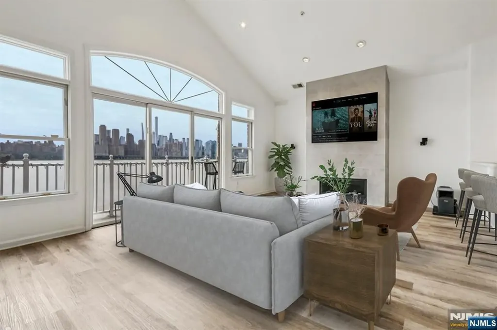 22 Lydia Guttenberg NJ 07093
