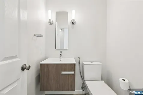 22 Lydia Guttenberg NJ 07093