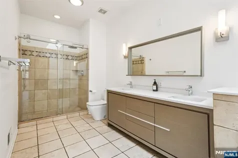 22 Lydia Guttenberg NJ 07093