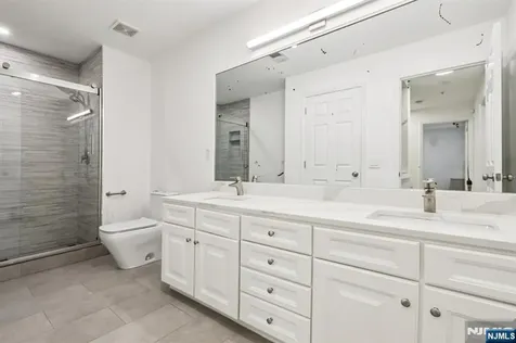22 Lydia Guttenberg NJ 07093