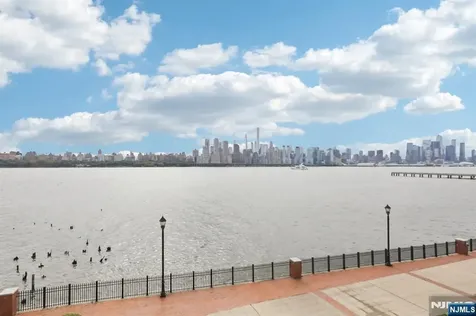 22 Lydia Guttenberg NJ 07093