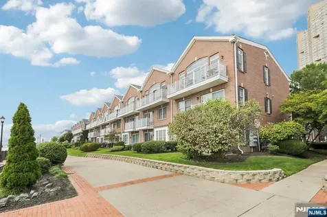 22 Lydia Guttenberg NJ 07093