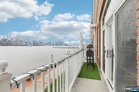 22 Lydia Guttenberg NJ 07093