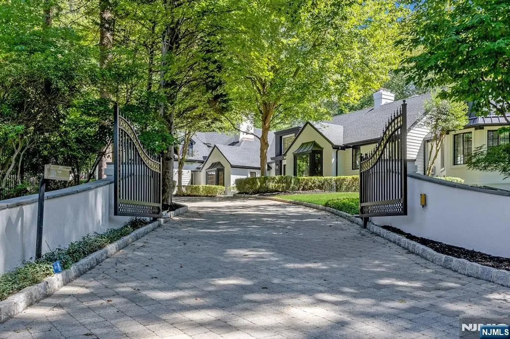 4 Duck Pond Road Alpine NJ 07620