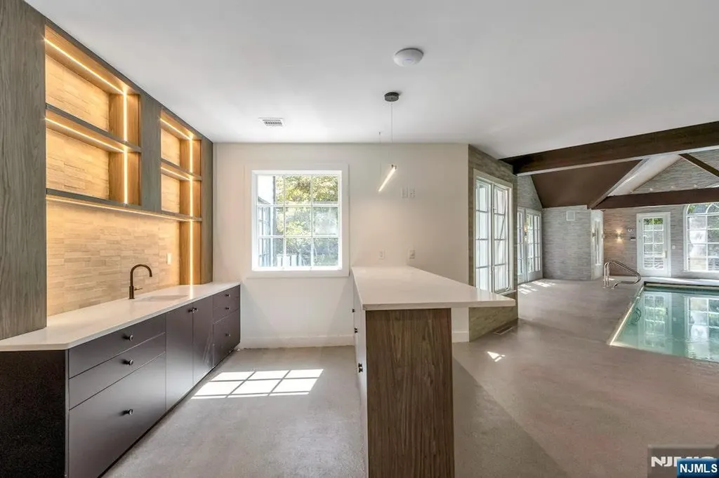 4 Duck Pond Road Alpine NJ 07620