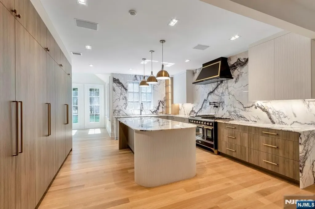 4 Duck Pond Road Alpine NJ 07620