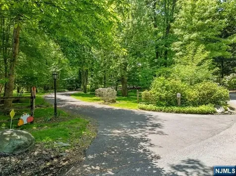 3 Lambs Lane Cresskill NJ 07626
