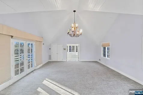 3 Lambs Lane Cresskill NJ 07626