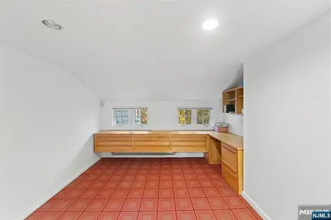3 Lambs Lane Cresskill NJ 07626