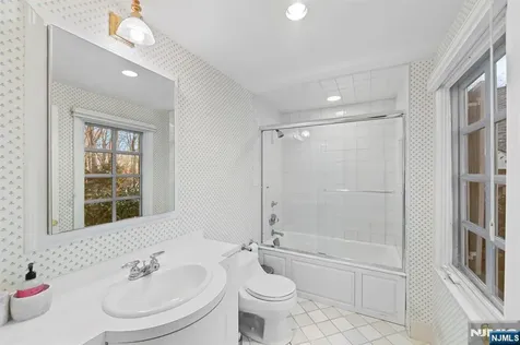 3 Lambs Lane Cresskill NJ 07626