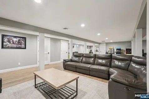 113 Country Lane Clifton NJ 07013