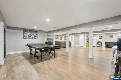 113 Country Lane Clifton NJ 07013