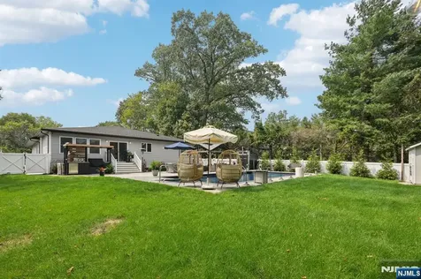 113 Country Lane Clifton NJ 07013