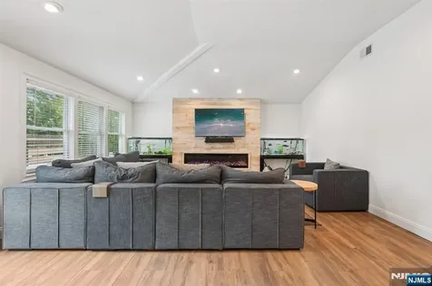 113 Country Lane Clifton NJ 07013