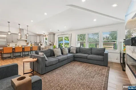 113 Country Lane Clifton NJ 07013