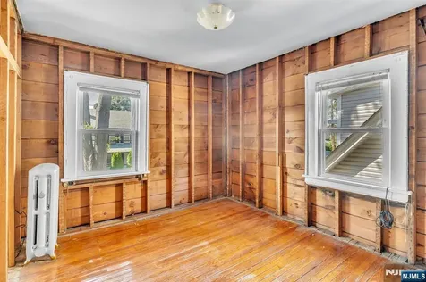 68-70 Richelieu Place Newark NJ 07106