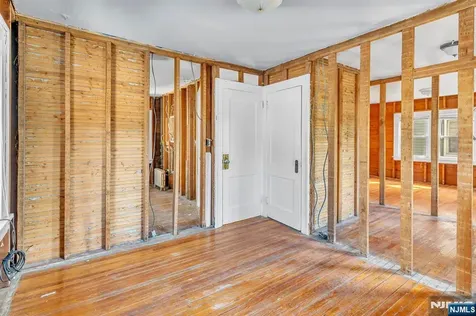 68-70 Richelieu Place Newark NJ 07106