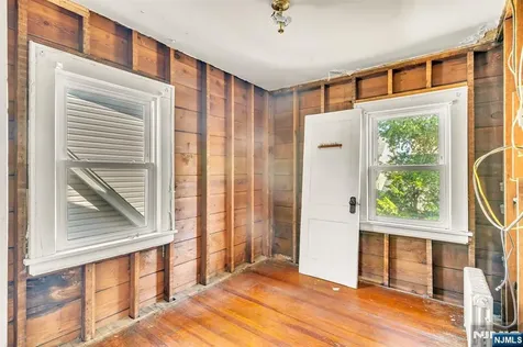 68-70 Richelieu Place Newark NJ 07106