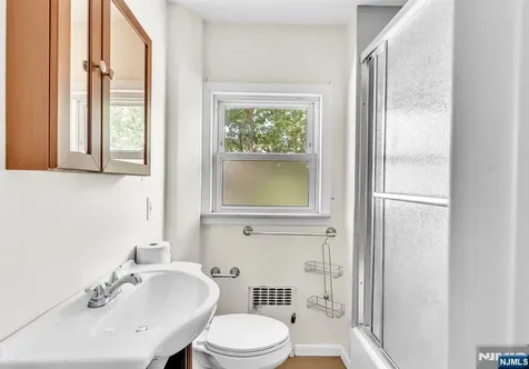 68-70 Richelieu Place Newark NJ 07106