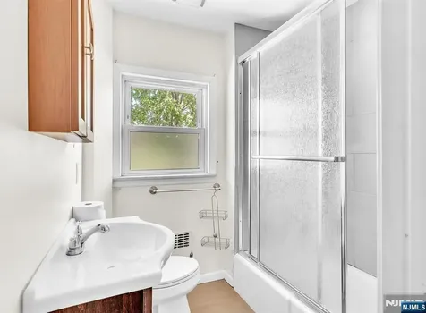 68-70 Richelieu Place Newark NJ 07106