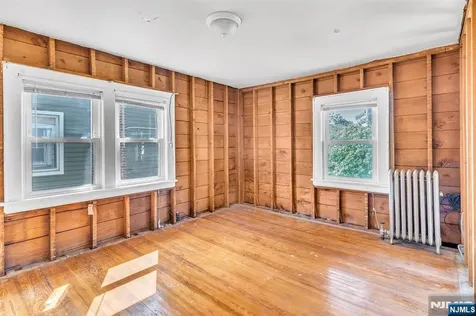 68-70 Richelieu Place Newark NJ 07106