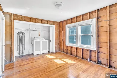 68-70 Richelieu Place Newark NJ 07106