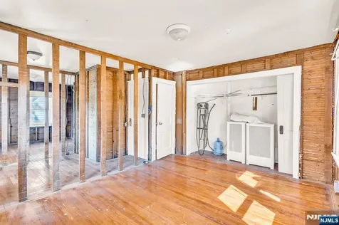 68-70 Richelieu Place Newark NJ 07106