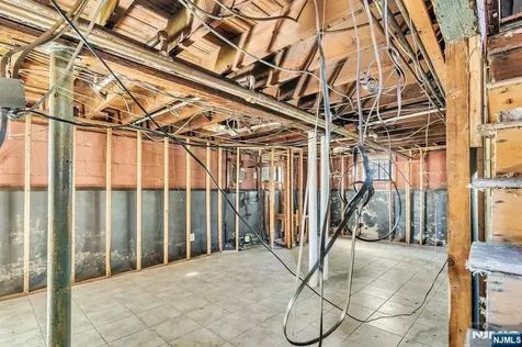 68-70 Richelieu Place Newark NJ 07106