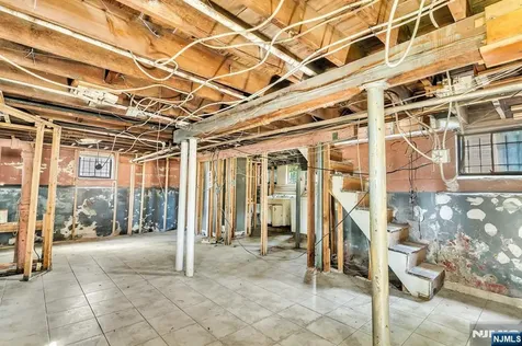 68-70 Richelieu Place Newark NJ 07106