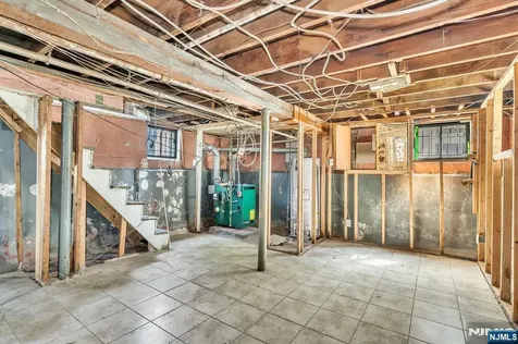 68-70 Richelieu Place Newark NJ 07106