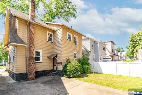 68-70 Richelieu Place Newark NJ 07106