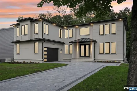 187 Crest Drive Paramus NJ 07652