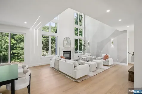 187 Crest Drive Paramus NJ 07652