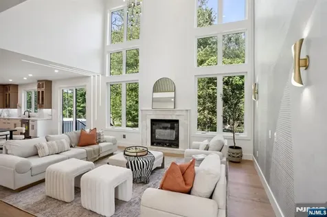 187 Crest Drive Paramus NJ 07652