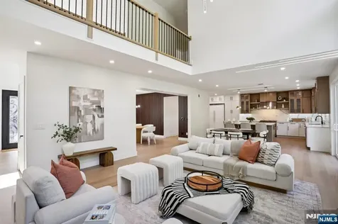 187 Crest Drive Paramus NJ 07652