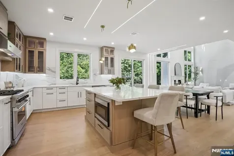 187 Crest Drive Paramus NJ 07652