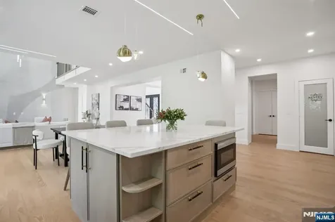 187 Crest Drive Paramus NJ 07652