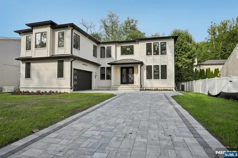 187 Crest Drive Paramus NJ 07652