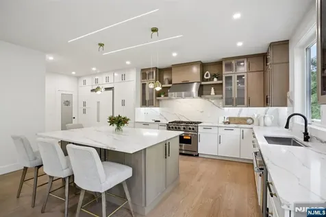 187 Crest Drive Paramus NJ 07652