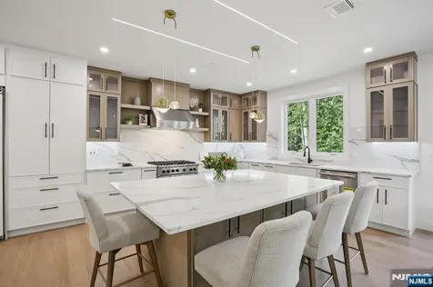 187 Crest Drive Paramus NJ 07652