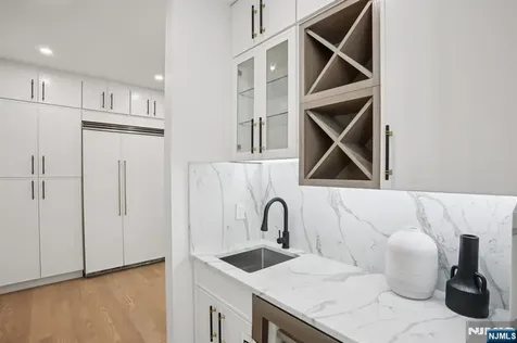187 Crest Drive Paramus NJ 07652